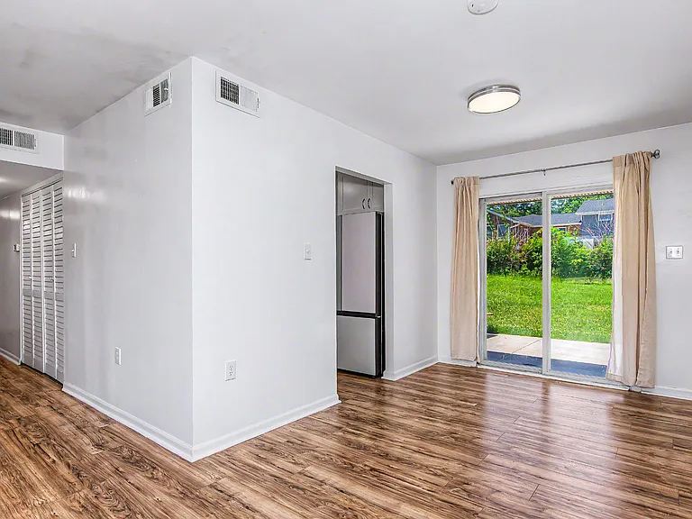 1607 N Brunswick St — Photo 14