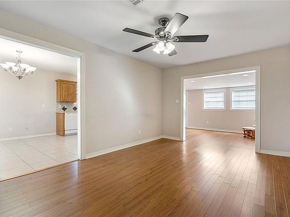3rd image of 9 Carroll Dr