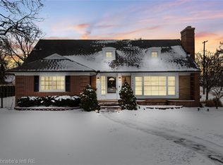 1331 Fairholme Rd, Grosse Pointe Woods, MI 48236