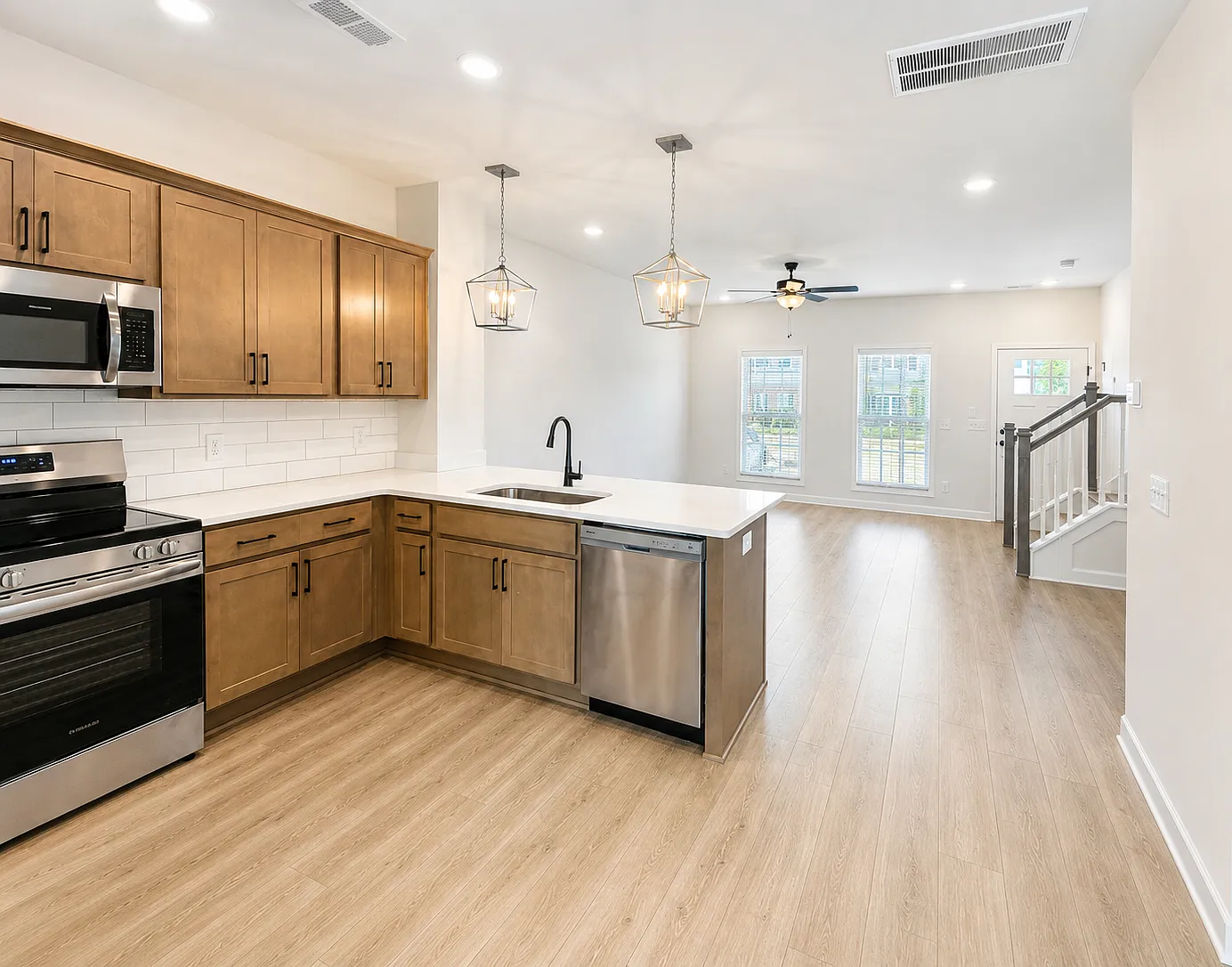 2 bed, 2.5 bath, 1214 sqft, $1,800 — Photo 4