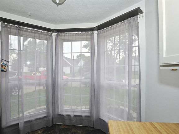 5th image of 3742 Riverwood Dr