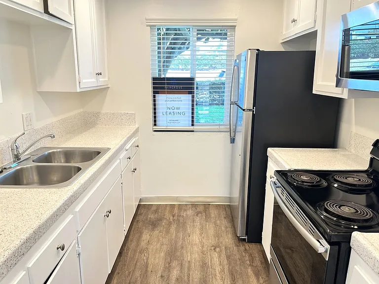 210 Quintard St — Photo 5