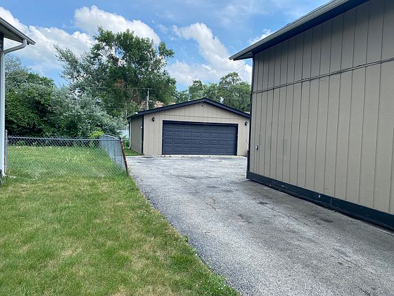 2nd image of 179 Nutwood Ct