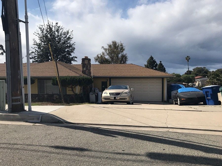 2nd image of 806 1st Ave