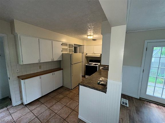 4th image of 933 Bellevue Ave