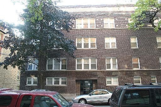 1st image of 6752 N Lakewood Ave #2S