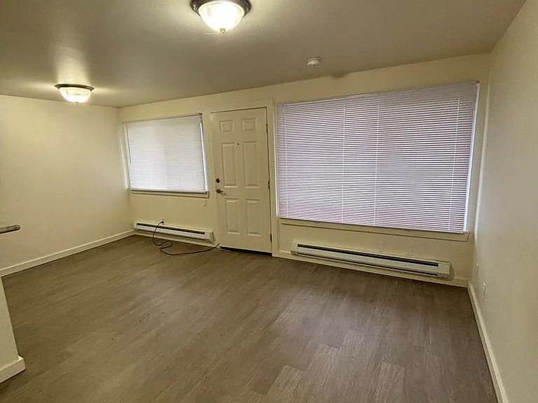 Thorndyke Apartments — Photo 6