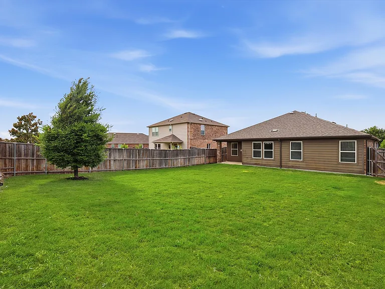1810 Aslynn Cir — Photo 26