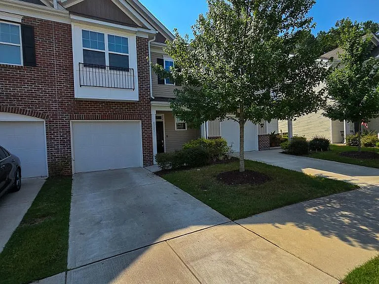6137 Beale Loop — Photo 1