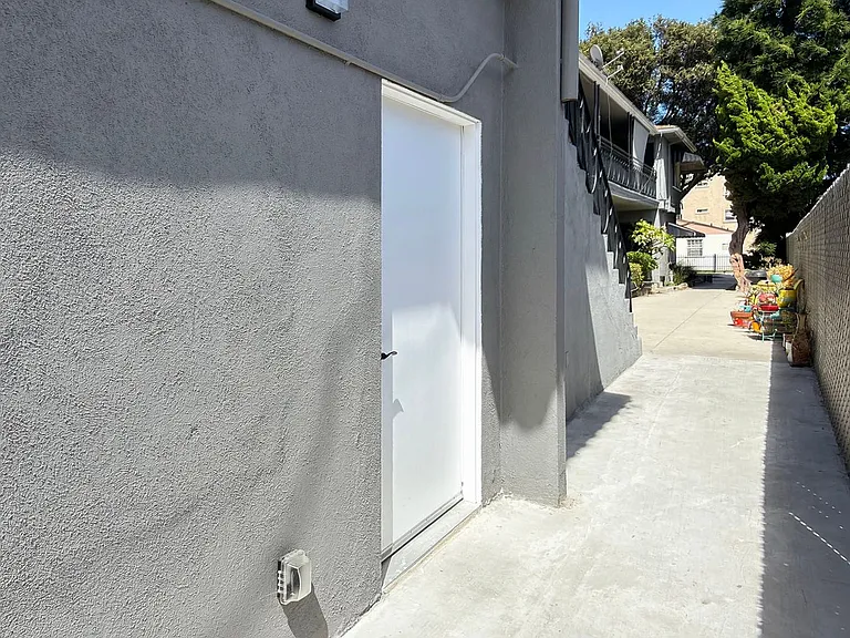 2247 Earl Ave — Photo 14