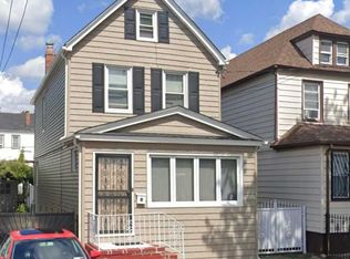 90-41 202nd St, Hollis, NY 11423
