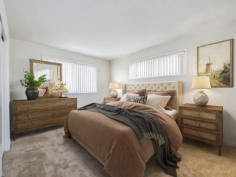 Laurel Park & Laurelton Court — Photo 14