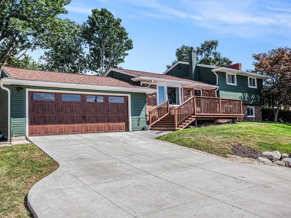 1035 Wyman Dr, Waterford, MI 48328