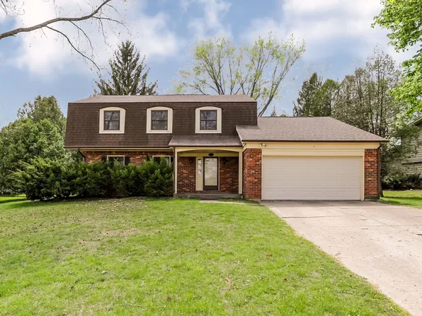 35 Village Ct, Zionsville, IN 46077