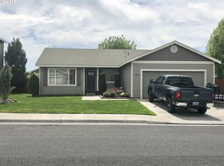 1983 NW Prickly Pear Dr, Hermiston, OR 97838