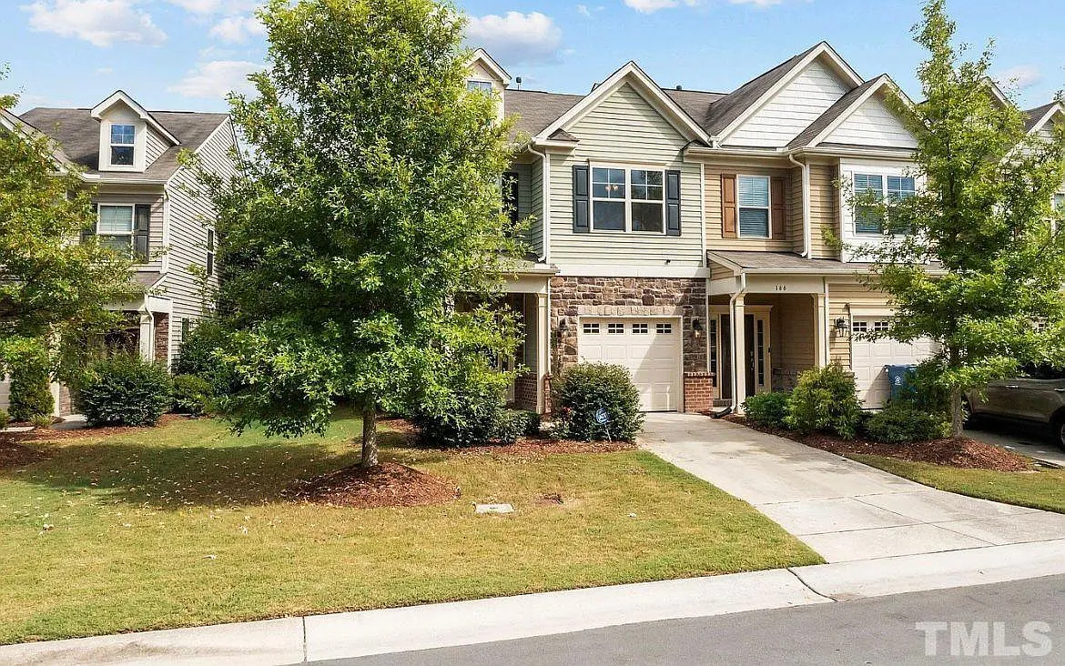 3 bed, 2.5 bath, 1670 sqft, $2,095 — Photo 2