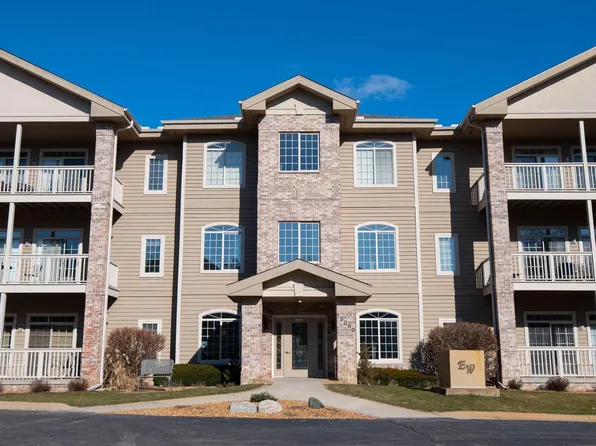 13060 West Bluemound ROAD #212, Elm Grove, WI 53122