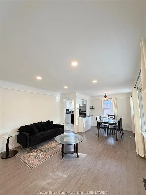 4 bed, $3,200 — Photo 2