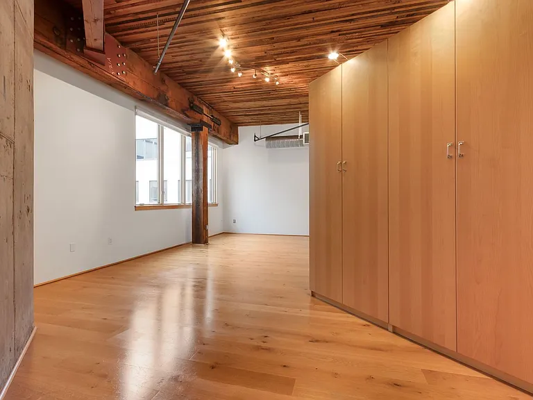 1420 NW Lovejoy St #633 — Photo 16