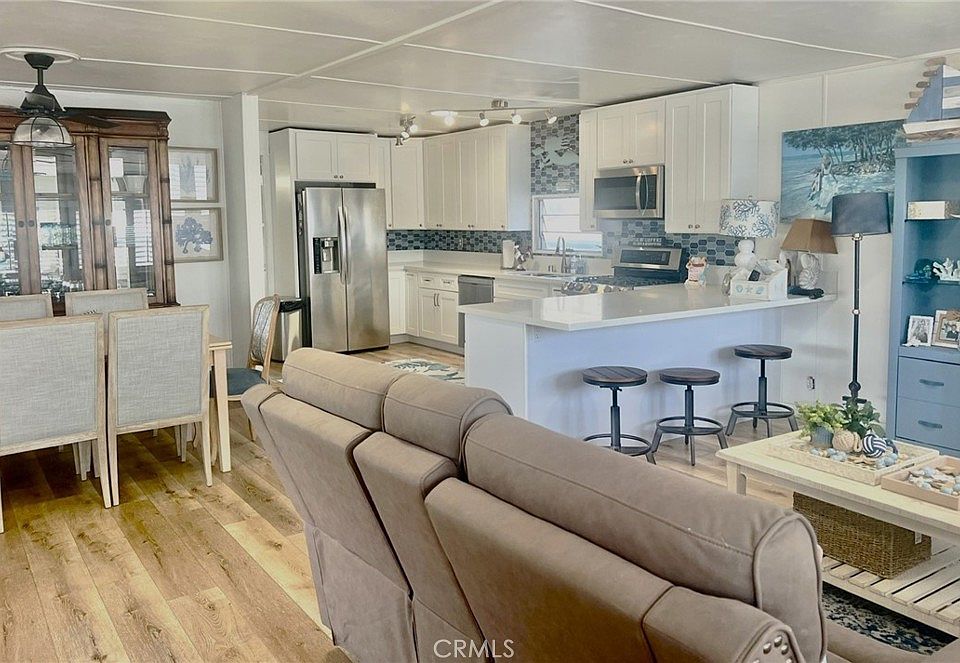 1st image of 246 Bayside Way S