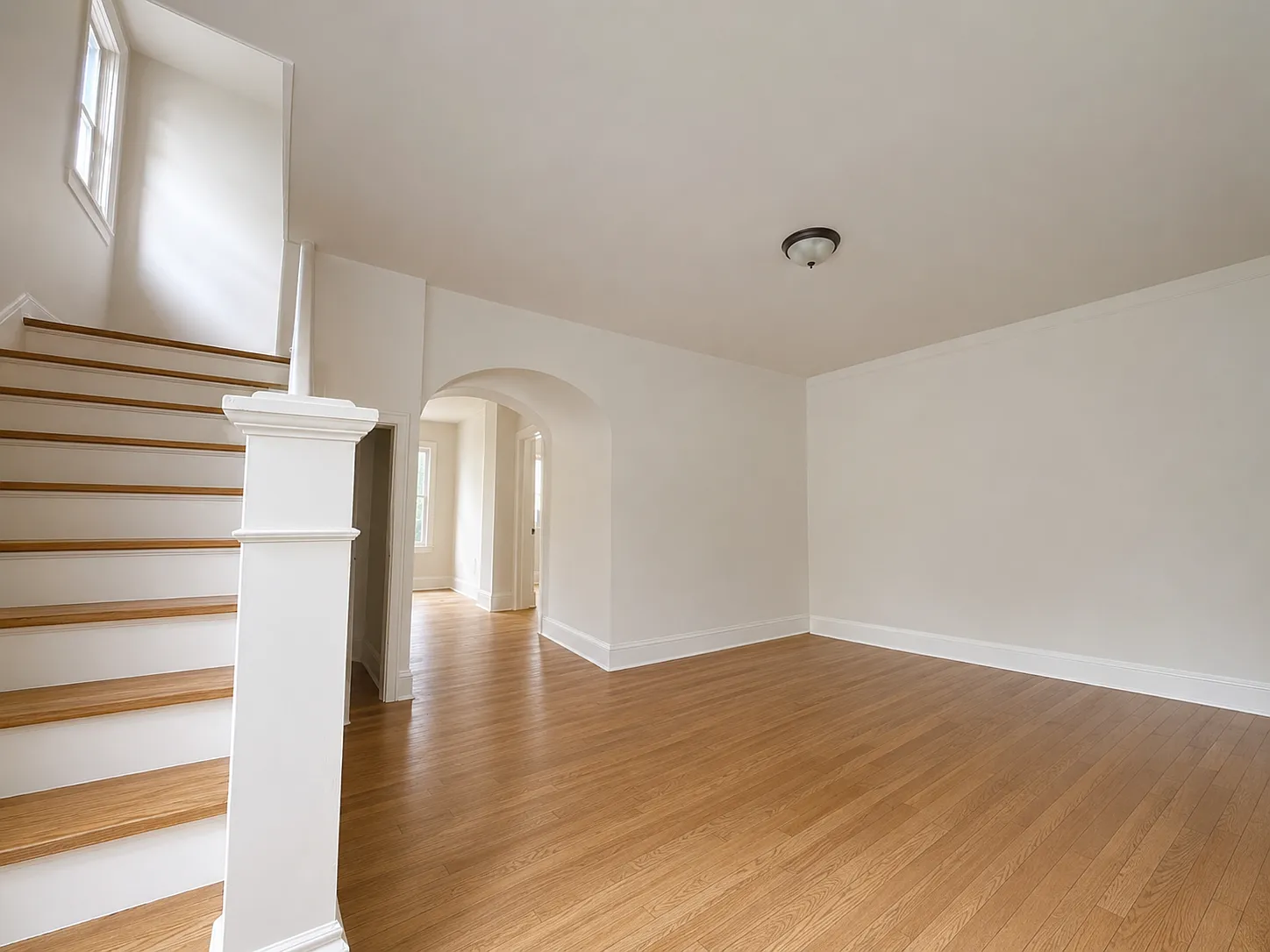 3 bed, 1.5 bath, 1300 sqft, $2,300 — Photo 2