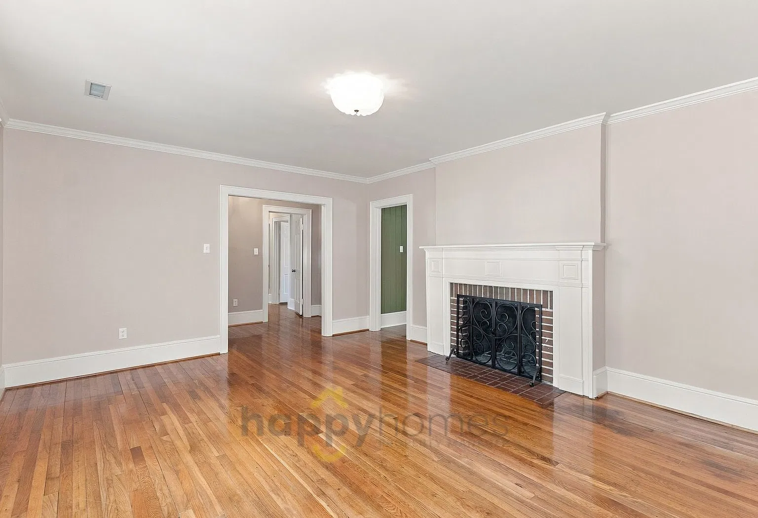 3 Bedroom 2 Bathroom in Summerville — Photo 3