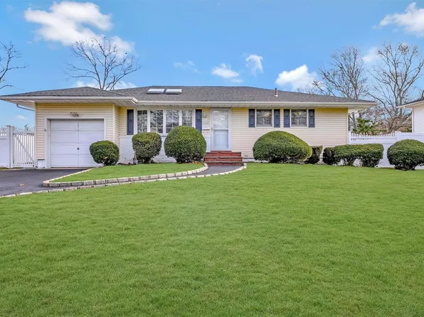 121 Hobart Street, East Islip, NY 11730