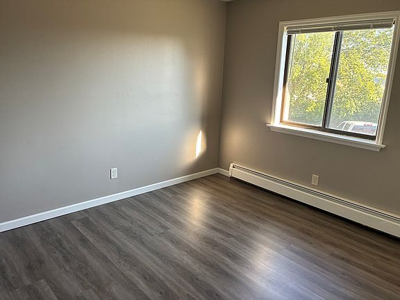 5th image of 449 Hartwell St APT 3