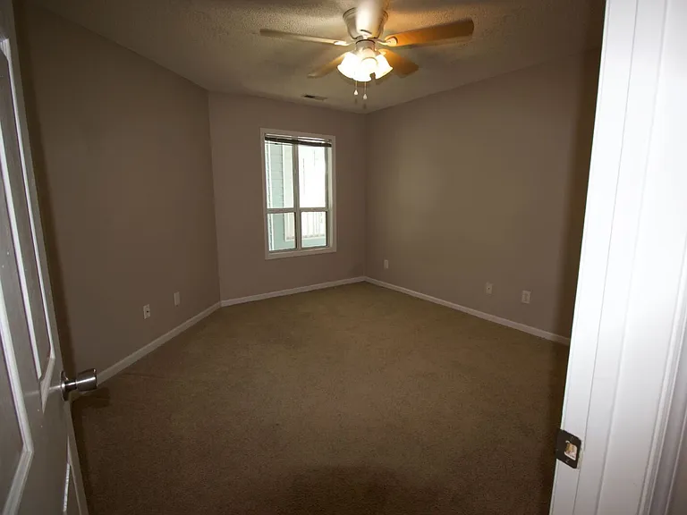 120 Breezewood Dr — Photo 20
