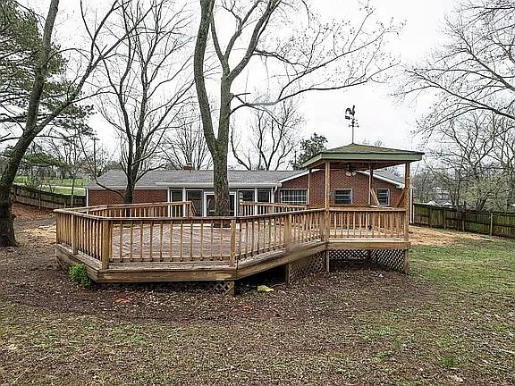 5th image of 220 Haywood Ln