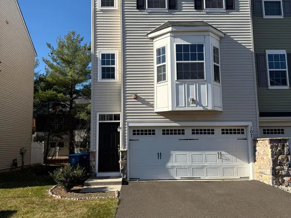 107 Mercer Ct, Fairless Hills, PA 19030