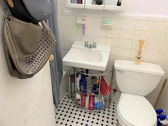 5th image of 216 W 78th St APT 5C