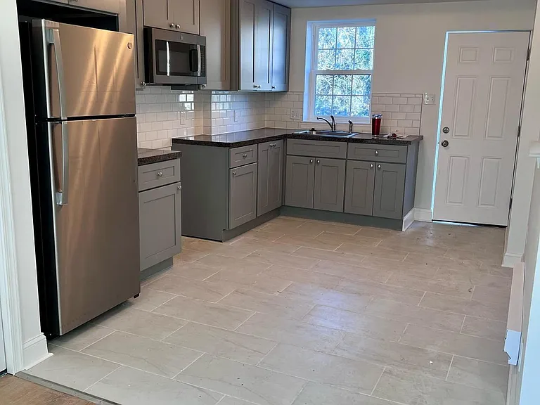 263 E Penn St — Photo 3