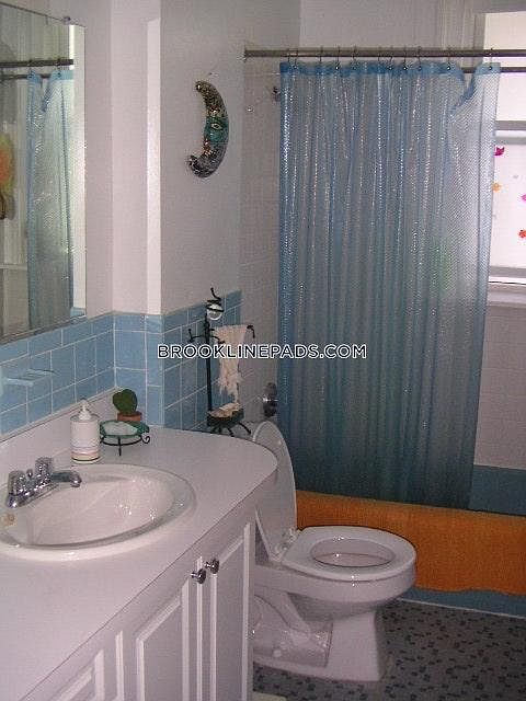 2nd image of 21 Fairbanks St APT 33A