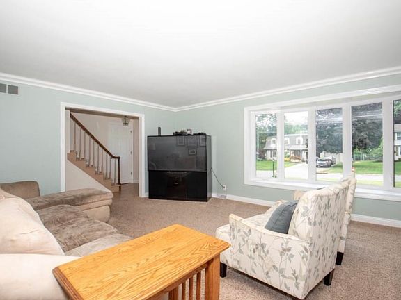 2nd image of 129 Forest Garden Dr
