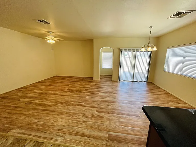 37078 W Mondragone Ln — Photo 10