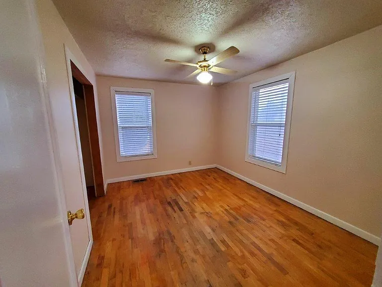 216 Electric Ave — Photo 5