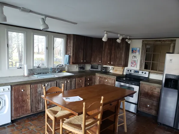 (undisclosed Address), Owls Head, ME 04854