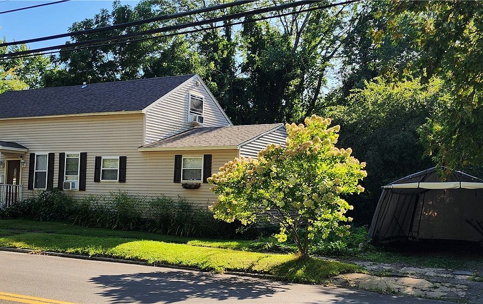 1st image of 319 Main St