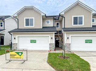 6940 Poppy Ct, Johnston, IA 50131