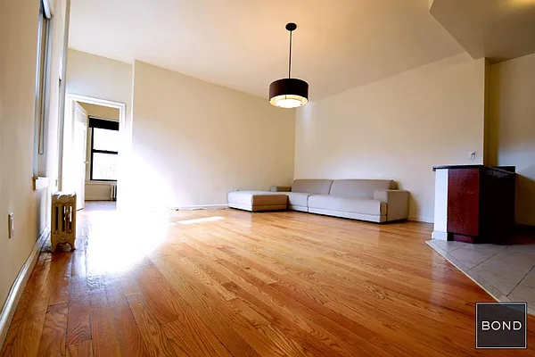 Rented by Bond New York | media 48