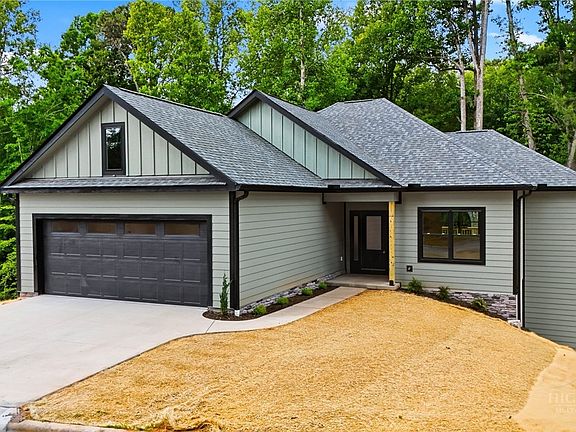 2nd image of 414 Scarlett Oak Court NE