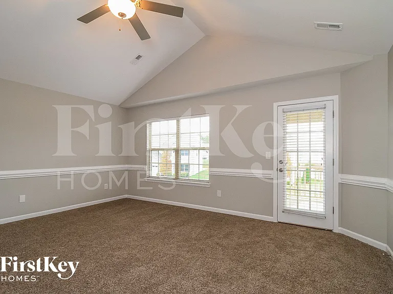 111 Rosemont Ln — Photo 9