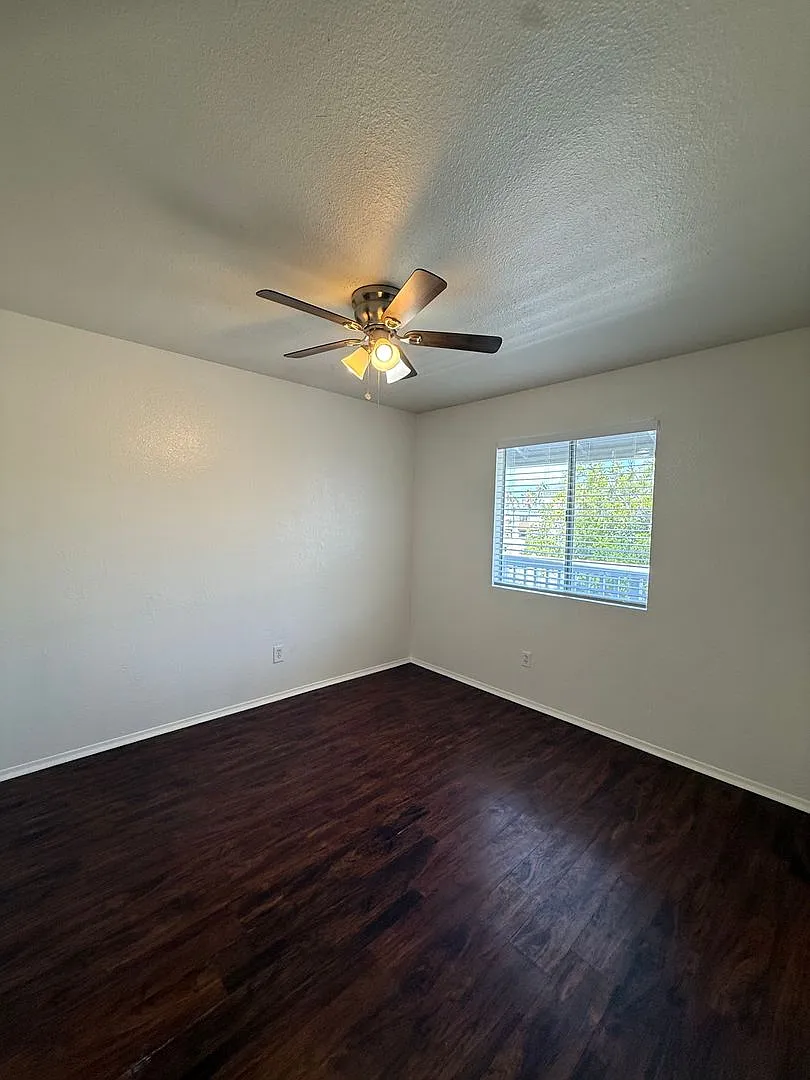Very Nice 2 bedroom / 1bath Condo in Imperial Beach — Photo 2