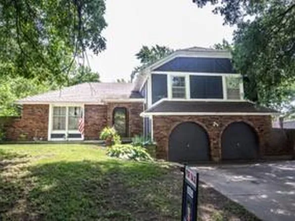 12805 Oakland Ave, Grandview, MO 64030