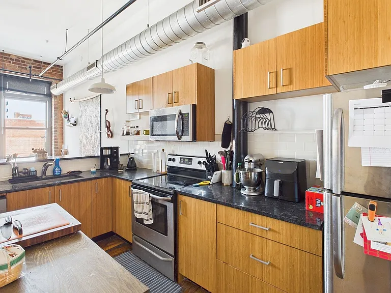 1322 W Broad St — Photo 14