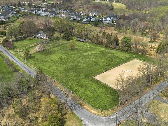 3rd image of 16510 Batchellors Forest Rd