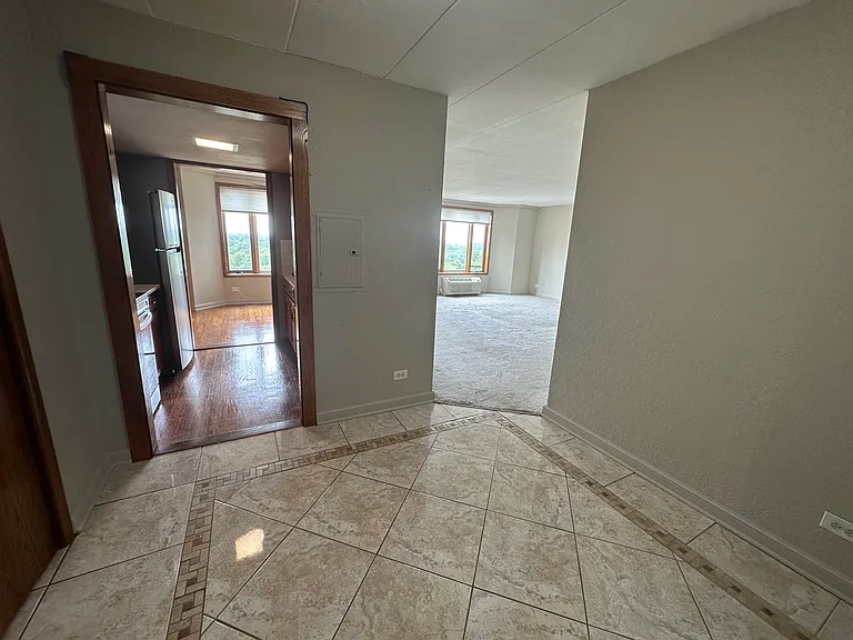 1 Renaissance Pl #1022 — Photo 2