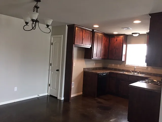 4700 W 4th St — Photo 3