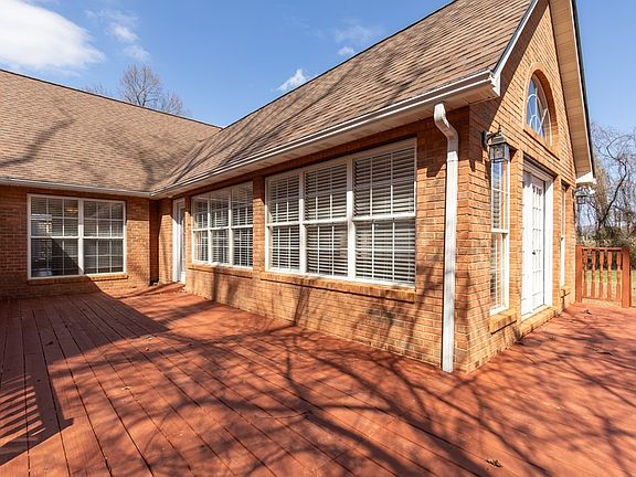 5th image of 115 Chapman View Dr
